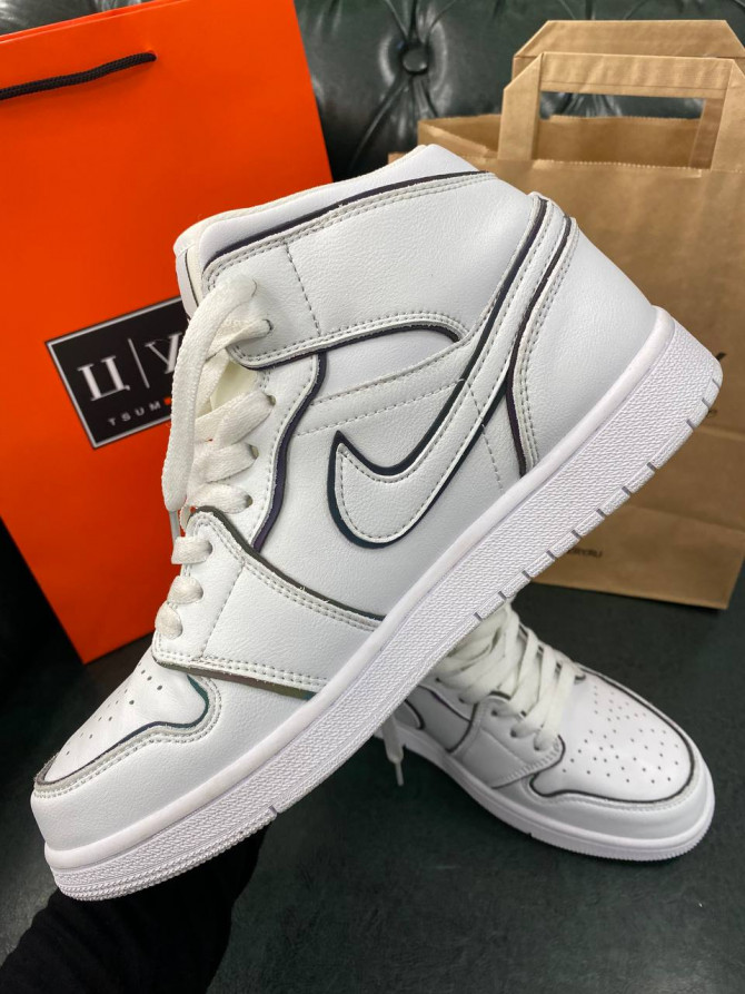 Кроссовки Air Jordan 1 Mid SE Iridescent Trim — изображение 3