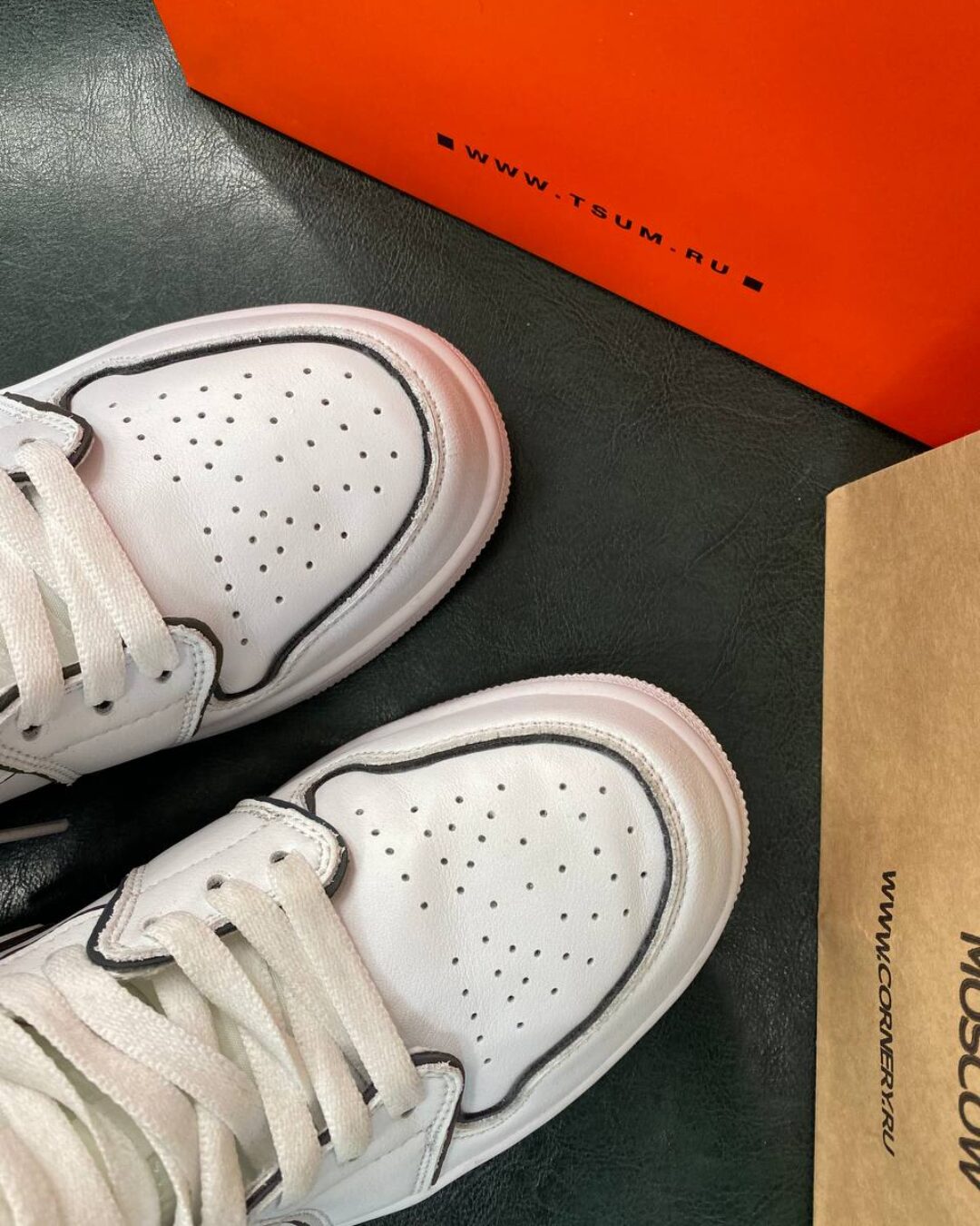 Кроссовки Air Jordan 1 Mid SE Iridescent Trim — изображение 7