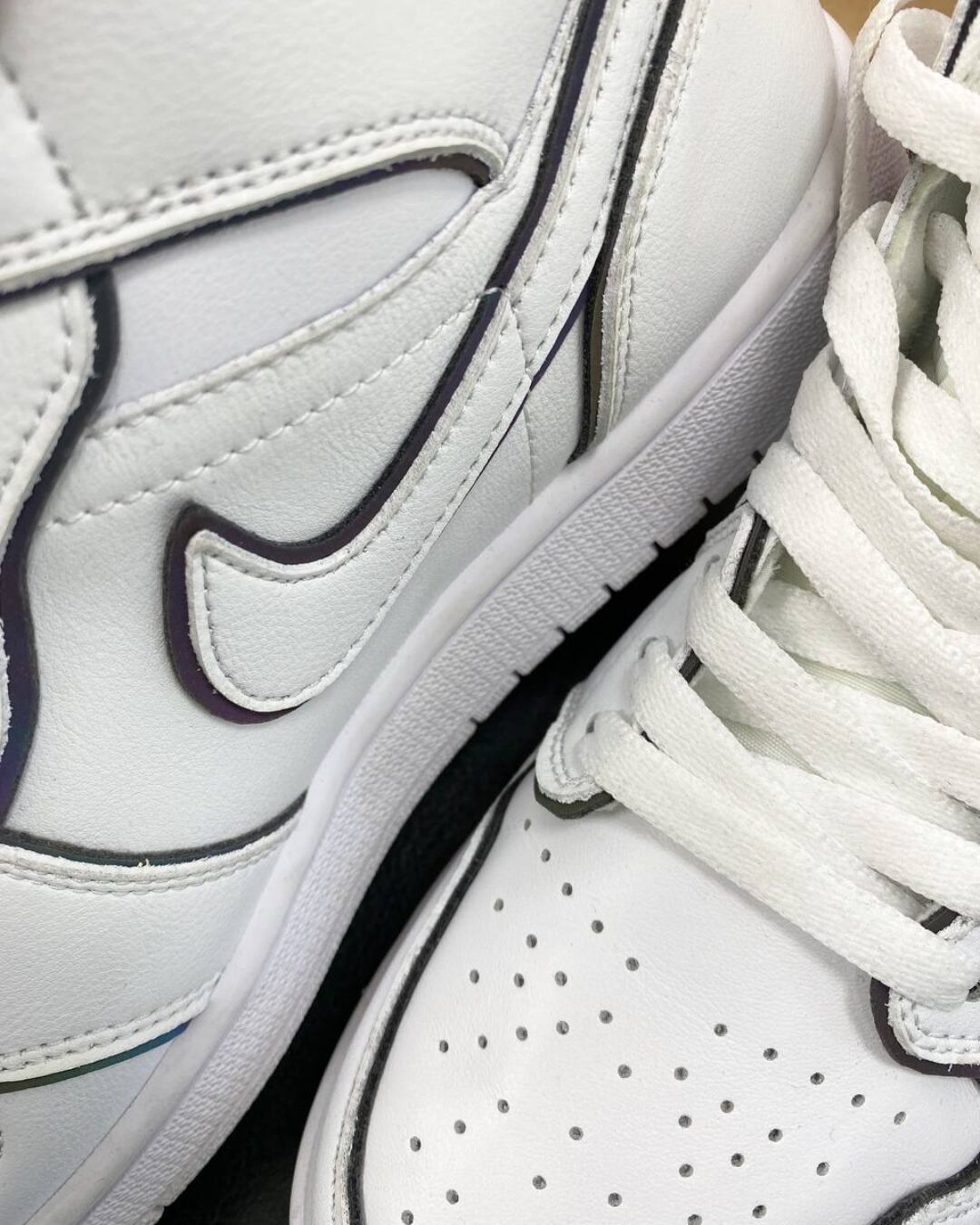 Кроссовки Air Jordan 1 Mid SE Iridescent Trim — изображение 6