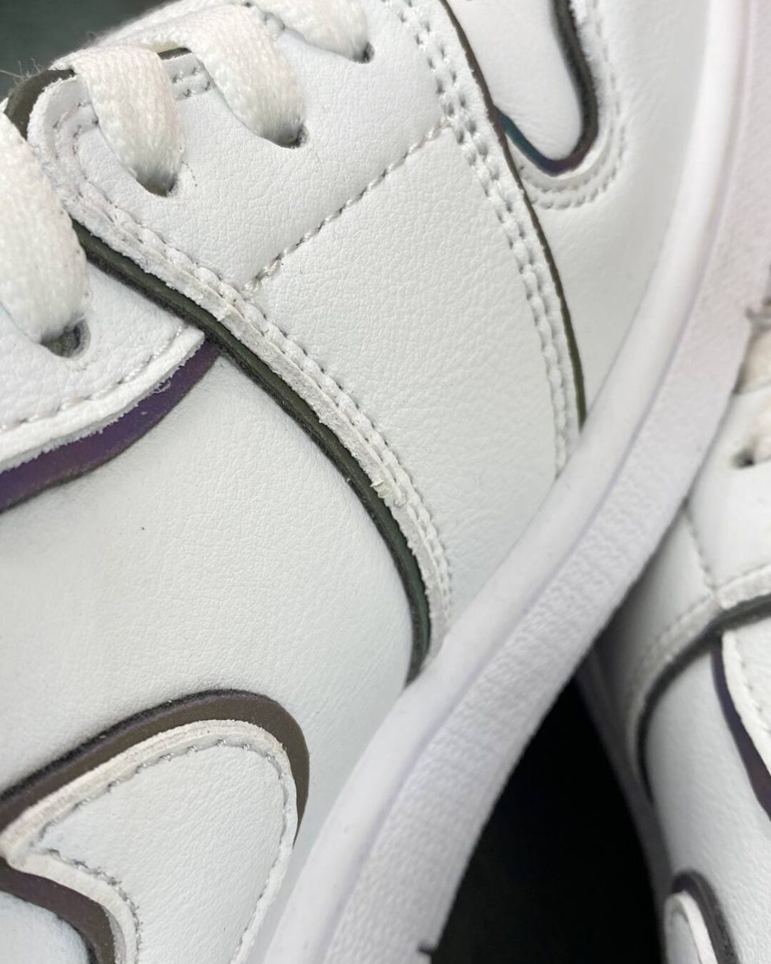 Кроссовки Air Jordan 1 Mid SE Iridescent Trim — изображение 8