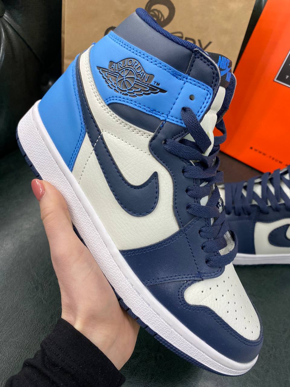 Кроссовки Jordan 1 Retro High Obsidian UNC — фото 4