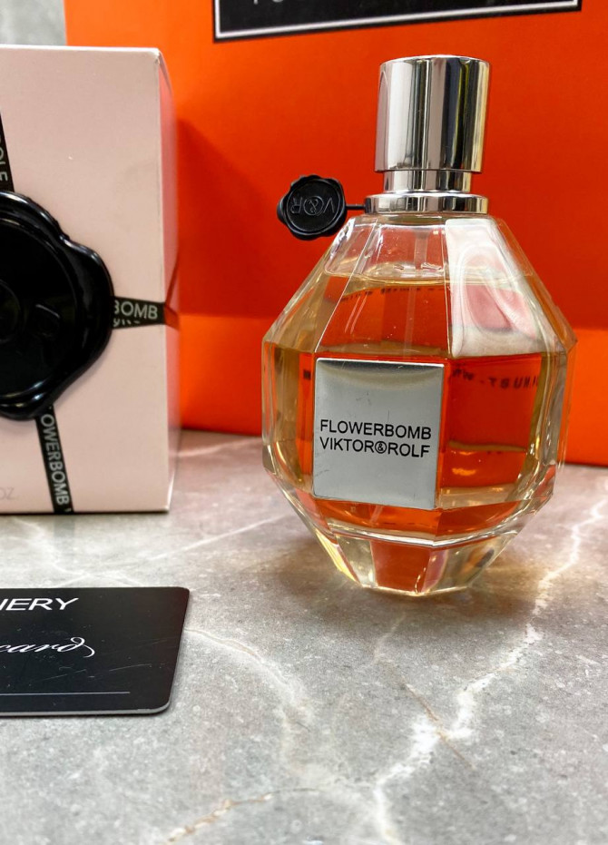 Парфюм Viktor Rolf Flowerbomb