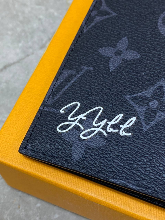 Обложка для паспорта Louis Vuitton — изображение 7