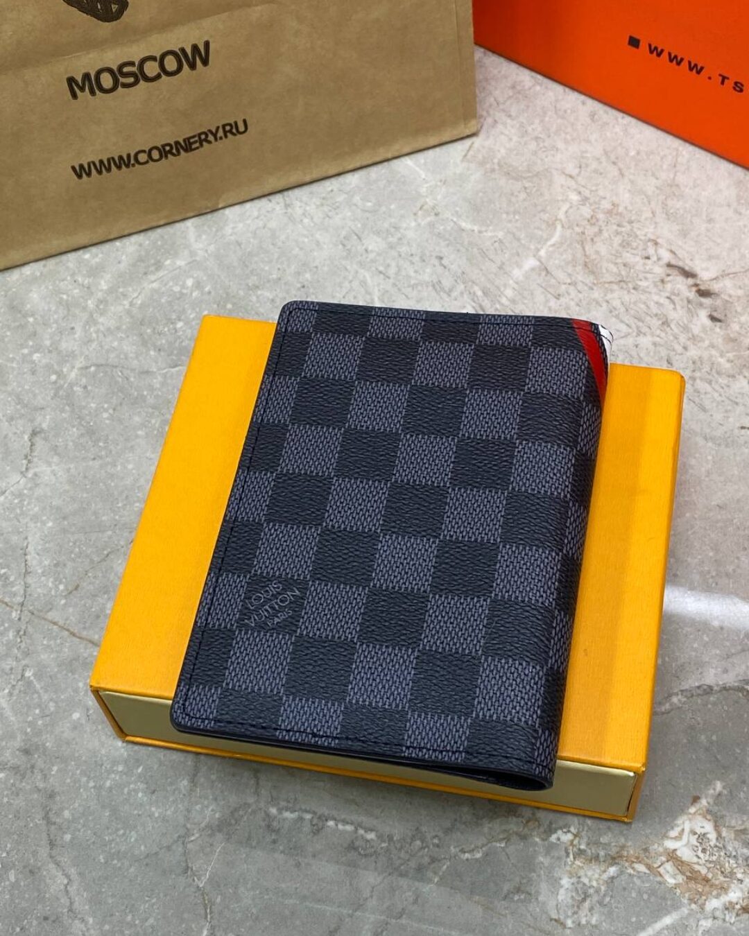 Обложка для паспорта Louis Vuitton — изображение 8
