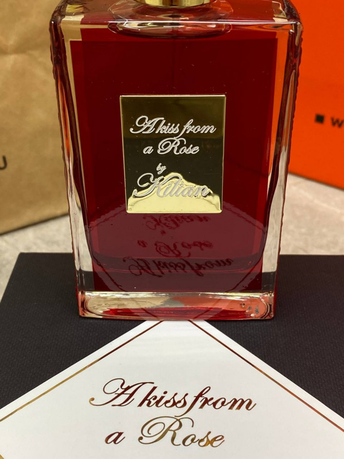 Парфюм Kilian A Kiss Frome a Rose — изображение 8