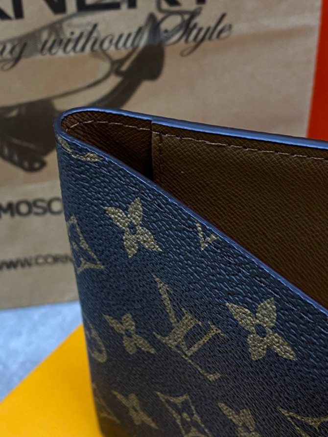 Обложка для паспорта Louis Vuitton — изображение 2