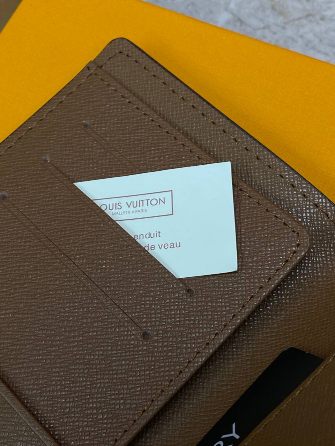 Обложка для паспорта Louis Vuitton — изображение 4