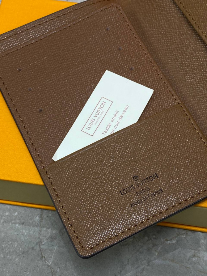 Обложка для паспорта Louis Vuitton — изображение 6