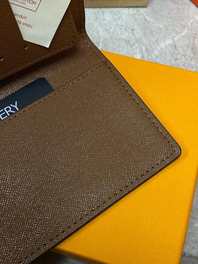 Обложка для паспорта Louis Vuitton — изображение 7