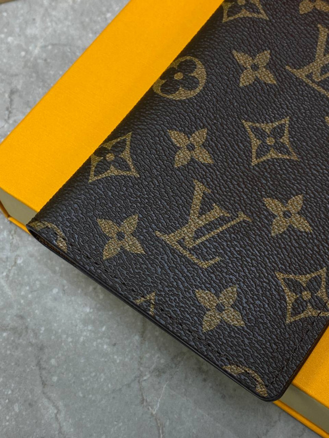 Обложка для паспорта Louis Vuitton — изображение 8