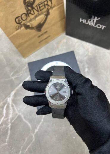 Часы Hublot Classic Fusion Essential Grey
