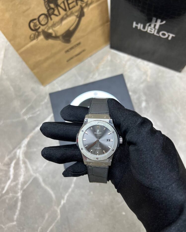 Часы Hublot Classic Fusion Essential Grey — фото 1