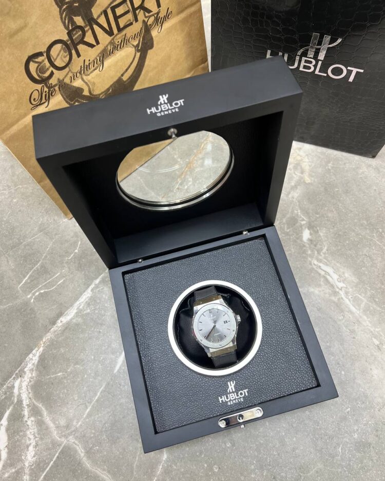 Часы Hublot Classic Fusion Essential Grey — фото 3