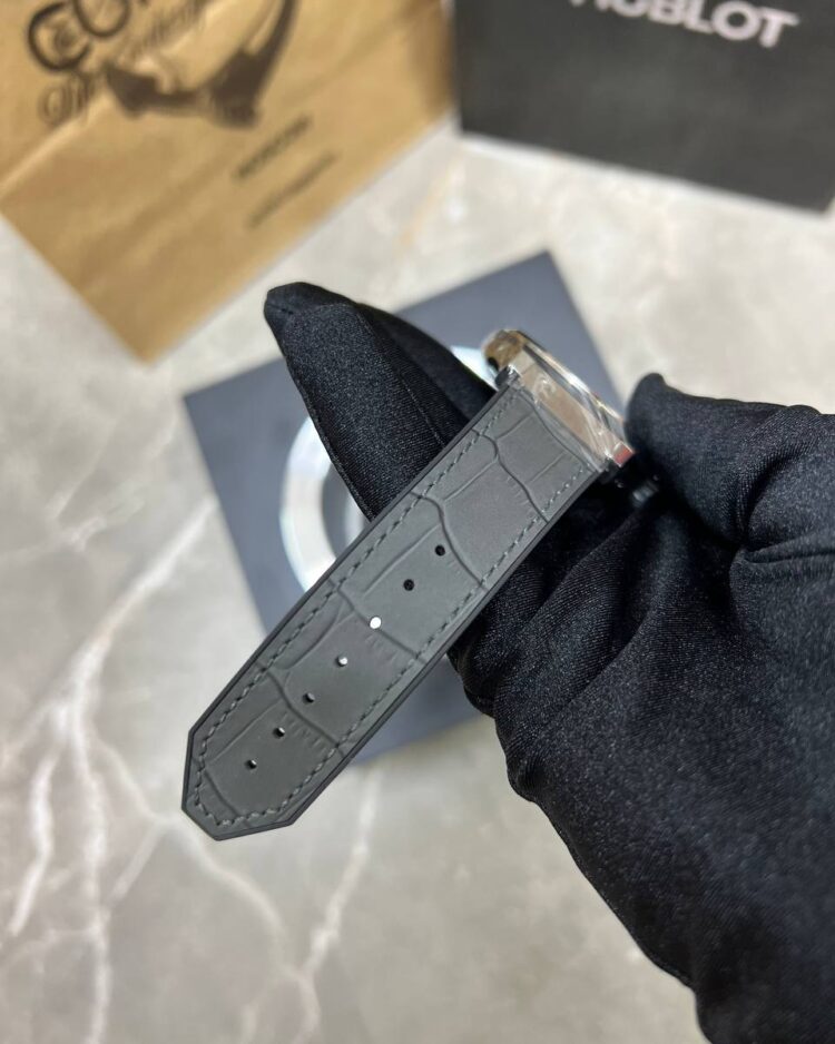 Часы Hublot Classic Fusion Essential Grey — фото 8