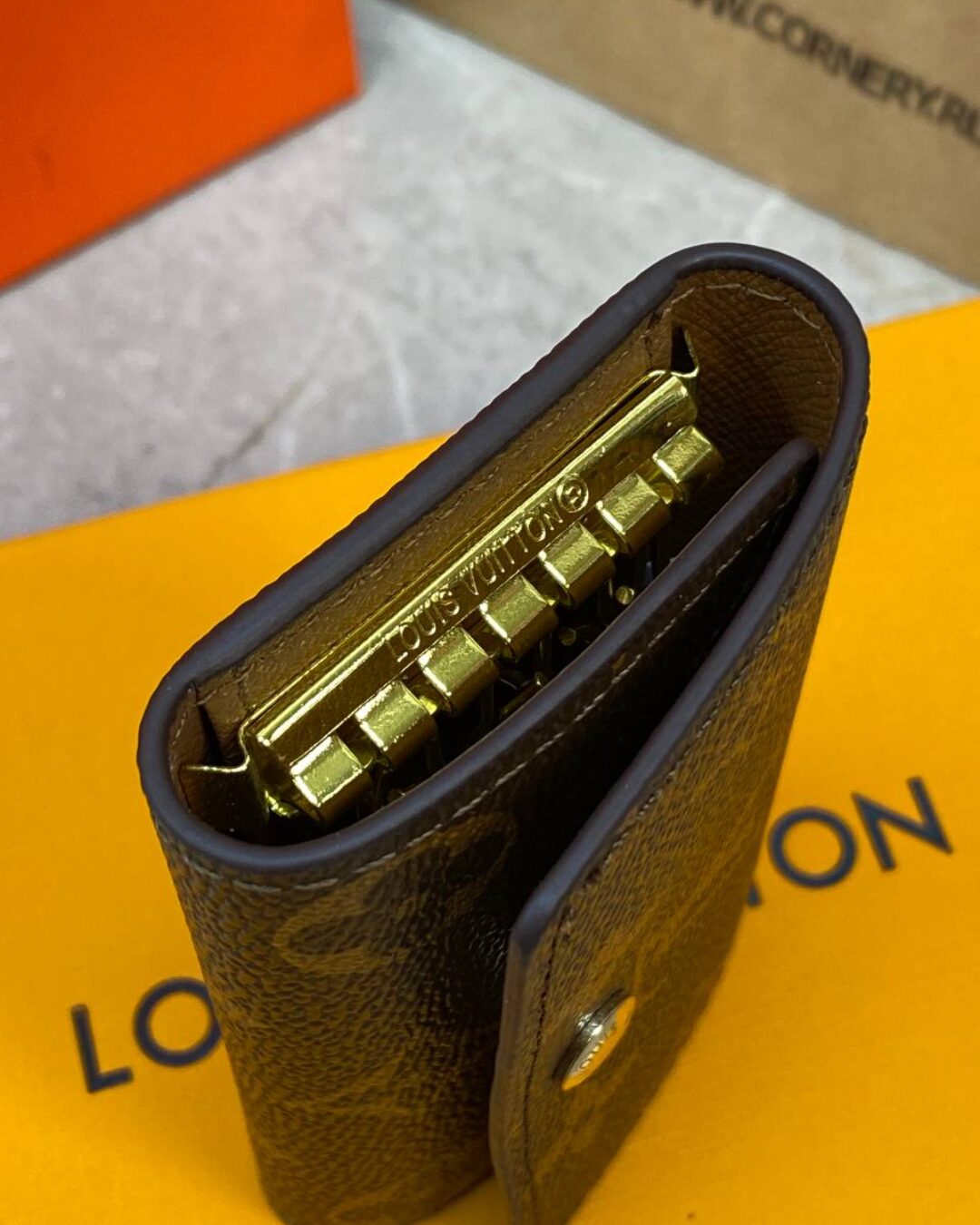 Ключница Louis Vuitton — изображение 6