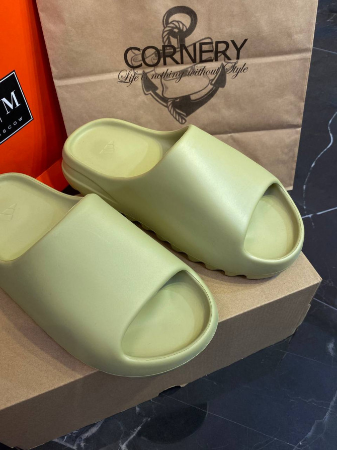 Yeezy Slide “Resin” — изображение 2