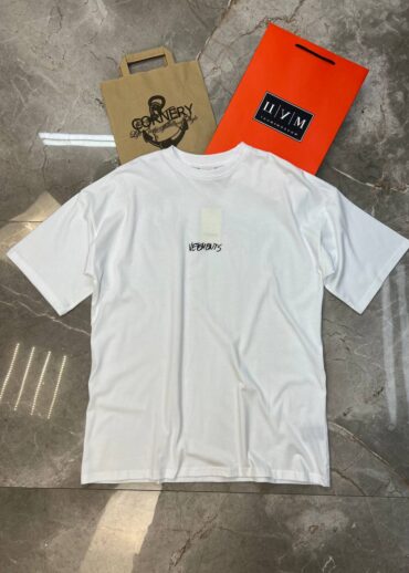 Футболка Vetements Italic Logo