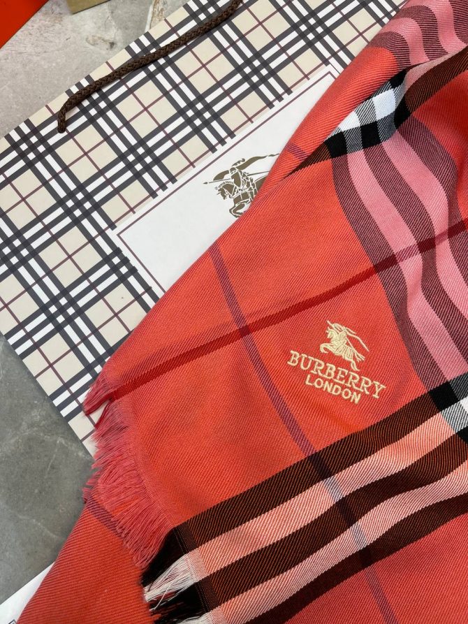 Шарф Burberry — изображение 5