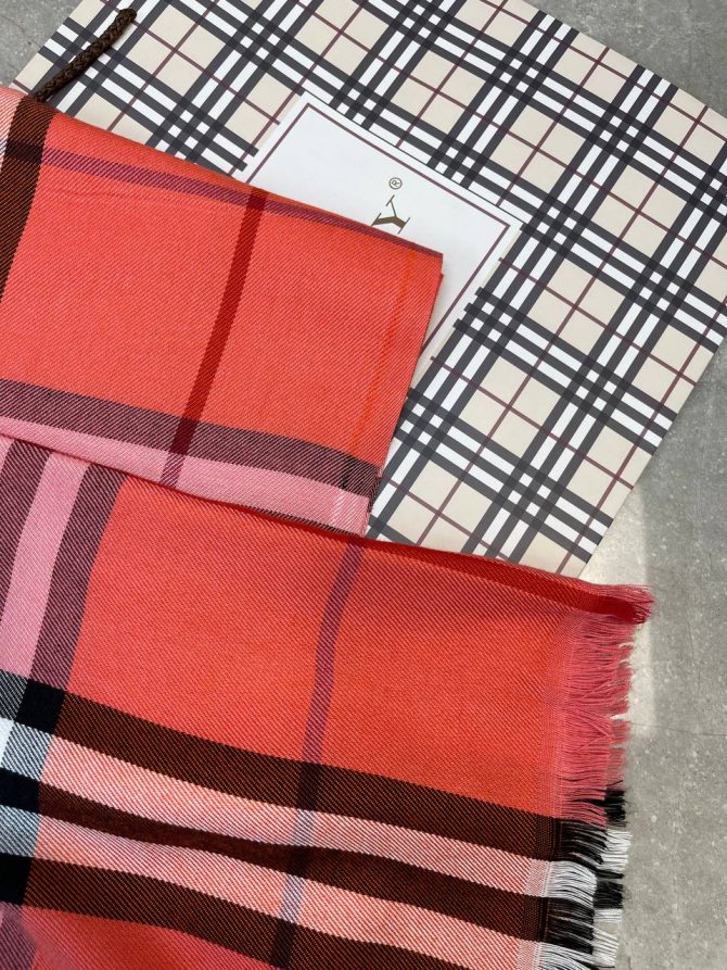 Шарф Burberry — изображение 7