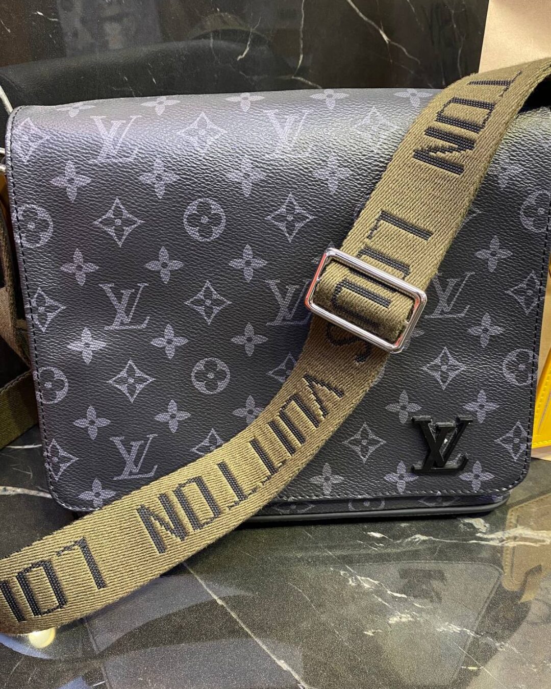 Сумка Louis Vuitton District PM — изображение 2