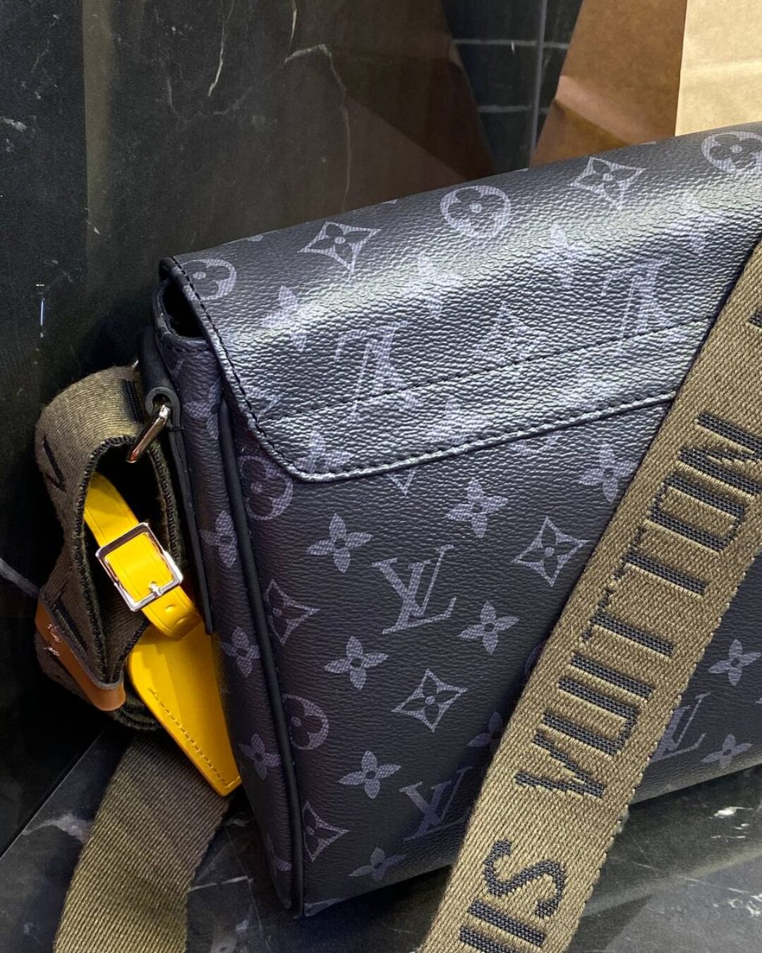 Сумка Louis Vuitton District PM — изображение 5