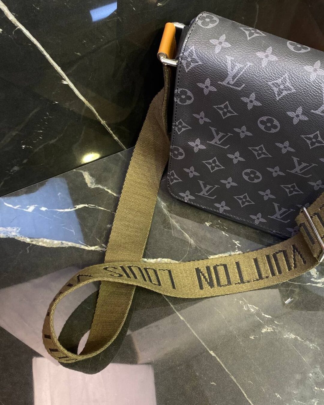 Сумка Louis Vuitton District PM — изображение 4