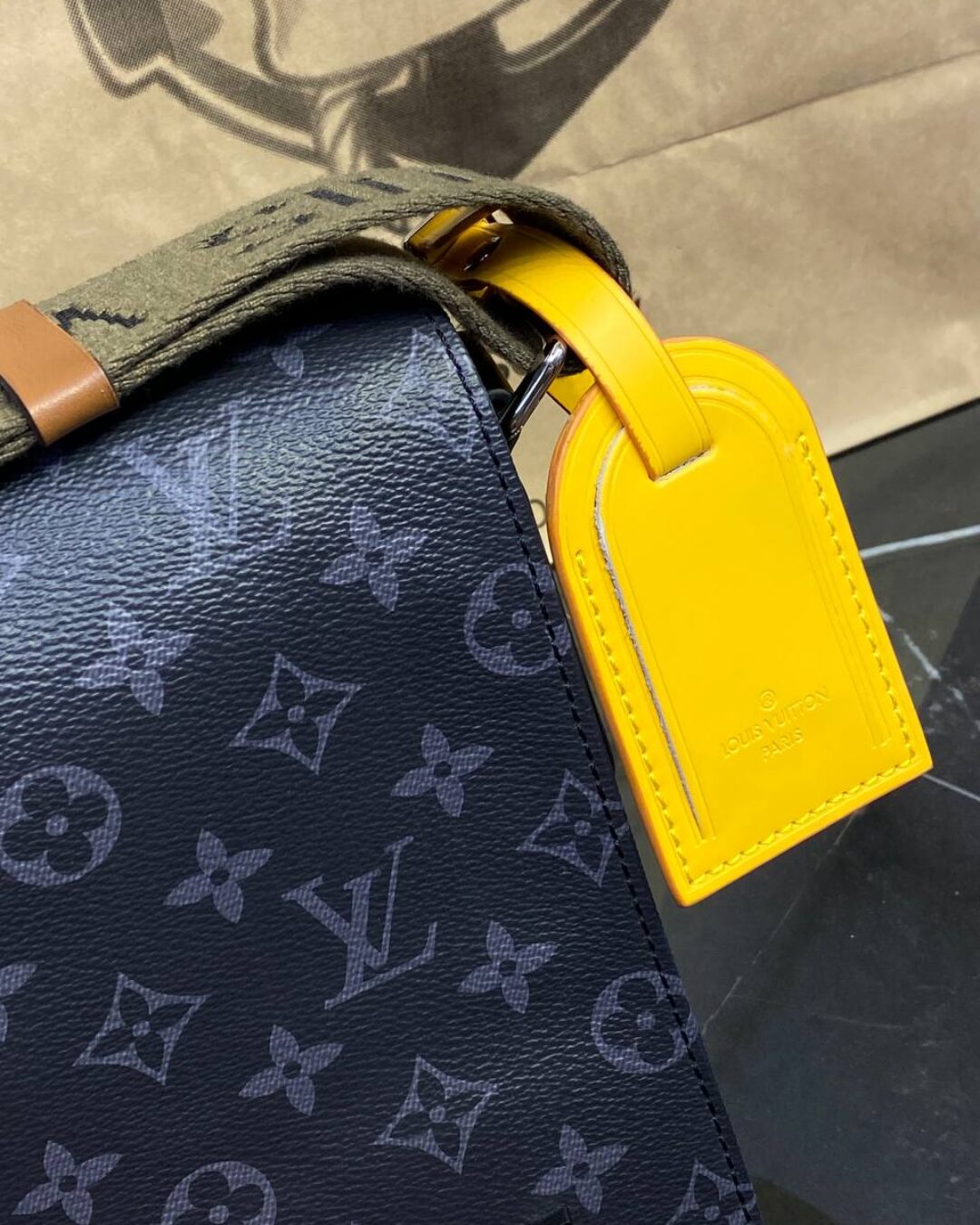 Сумка Louis Vuitton District PM — изображение 9