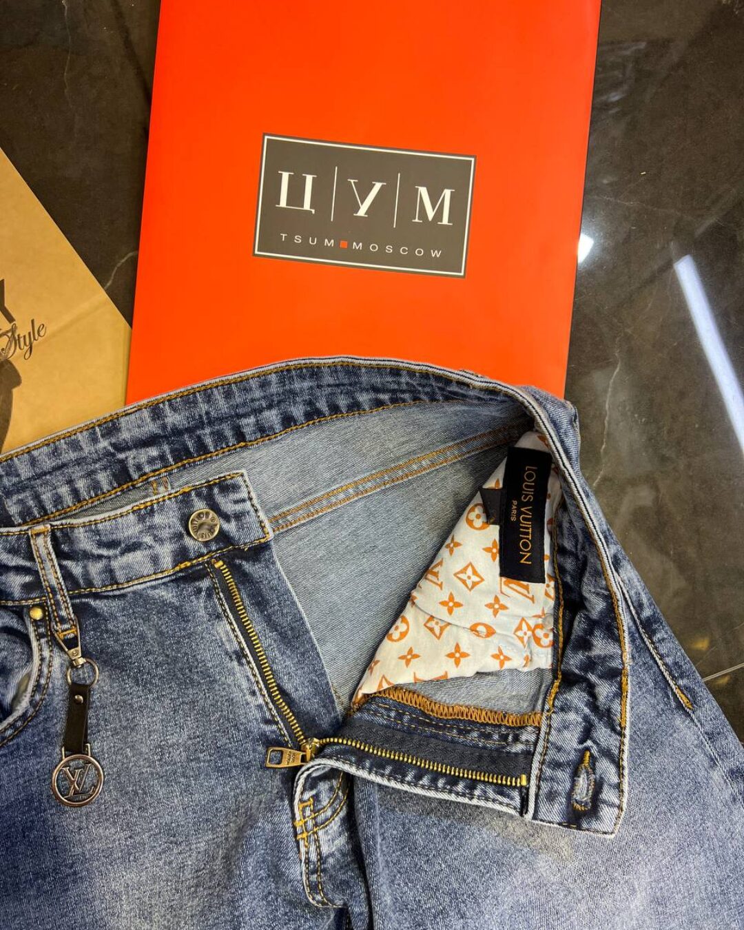 Джинсы Louis Vuitton — изображение 5
