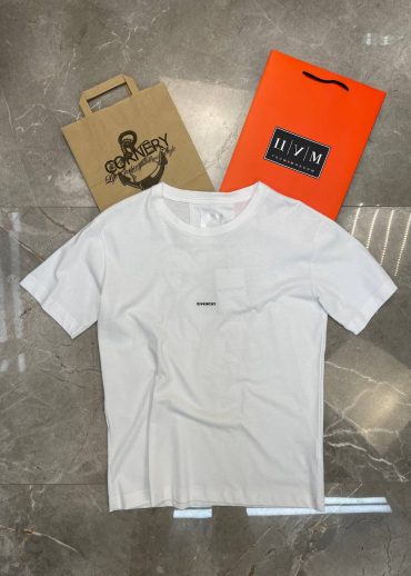 Футболка Givenchy