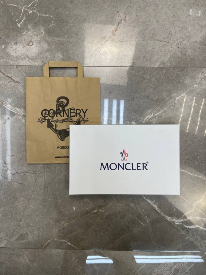 Коробка Moncler