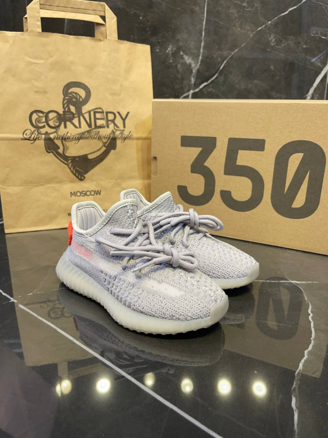 Yeezy 350 Tail Light Kids