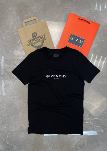 Футболка Givenchy