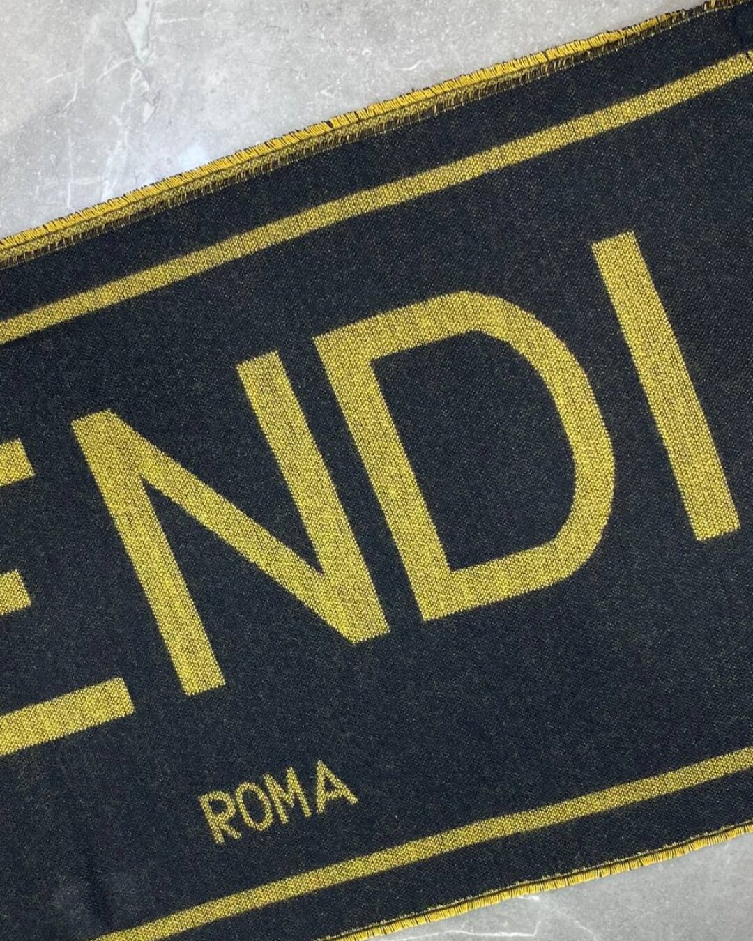 Шарф Fendi — изображение 9