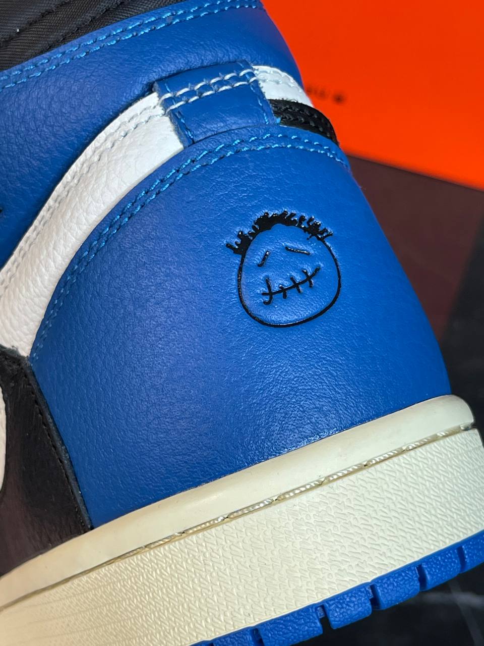 Кроссовки Fragment Design x Travis Scott x Air Jordan 1 Retro High — фото 7