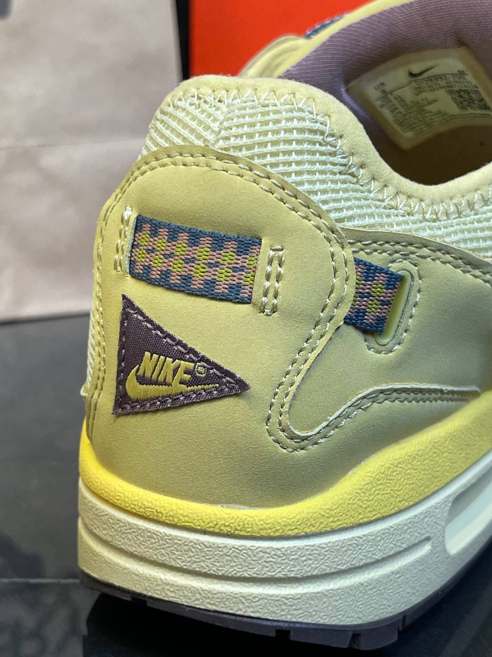 Кроссовки Nike Air Max 1 x Travis Scott Saturn Gold — фото 2