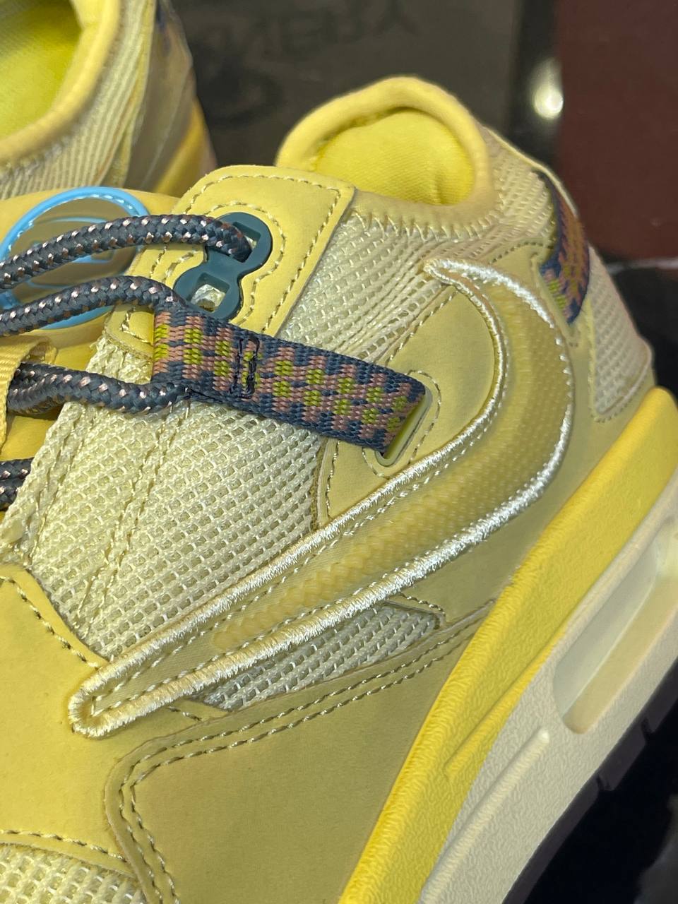 Кроссовки Nike Air Max 1 x Travis Scott Saturn Gold — фото 5