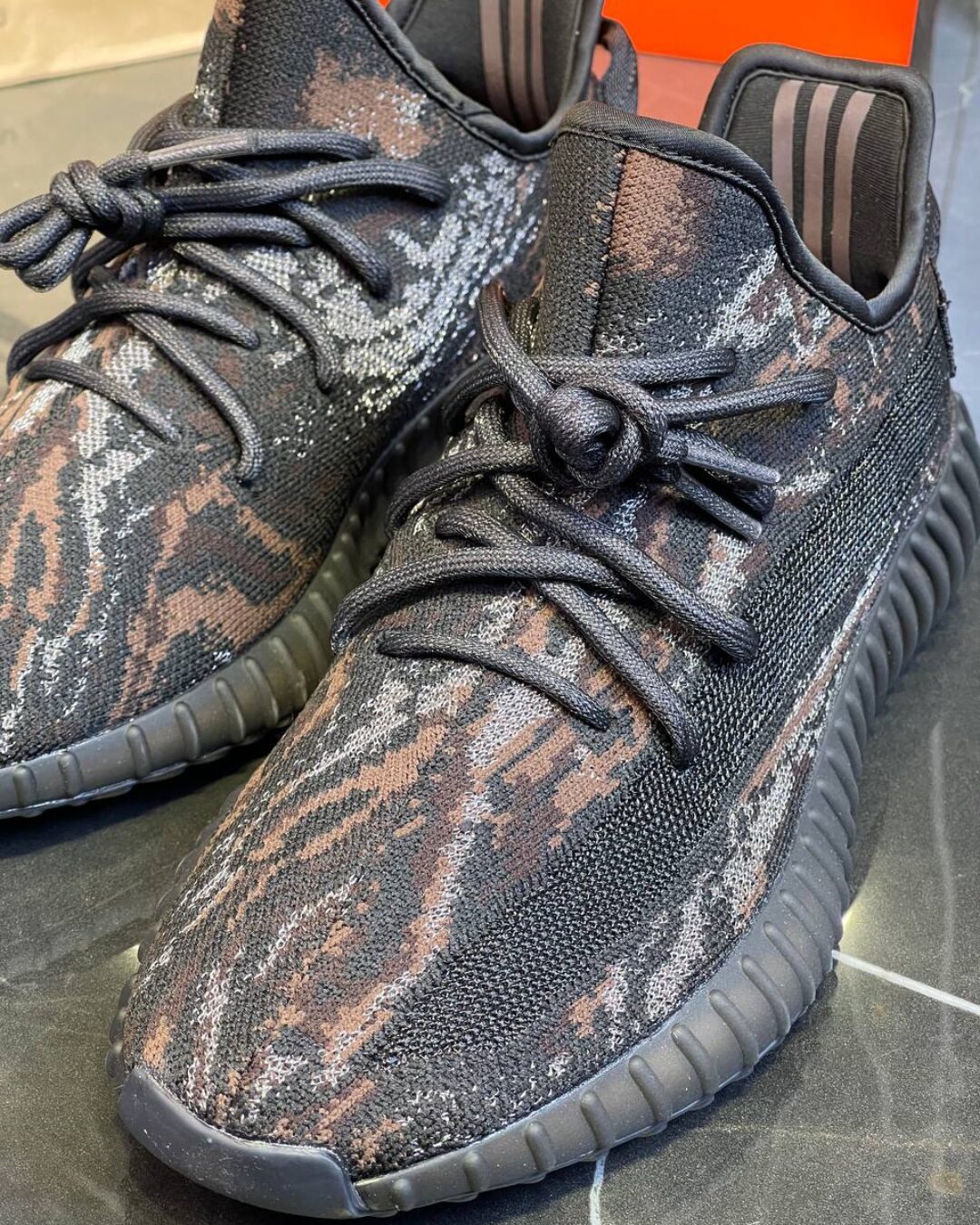 Yeezy 350 MX Rock — изображение 5