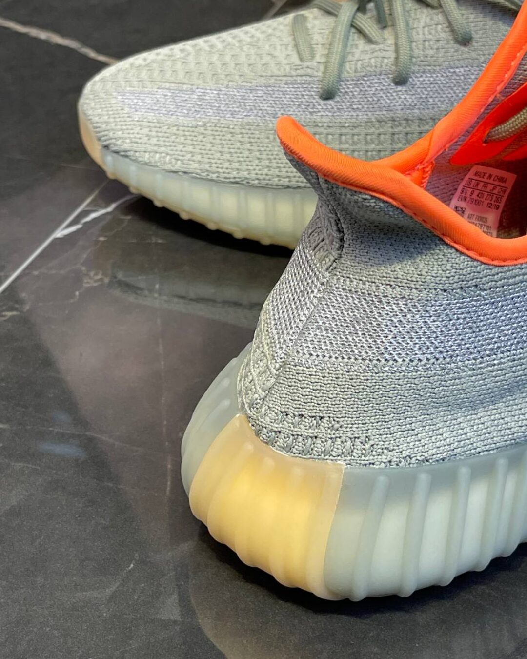 Yeezy 350 V2 Desert Sage — изображение 9