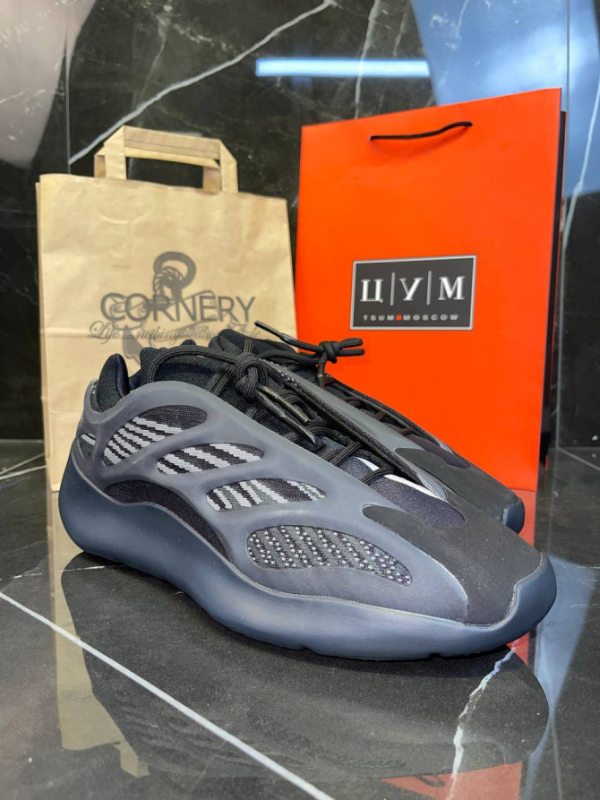 Yeezy 700 V3 Alvah