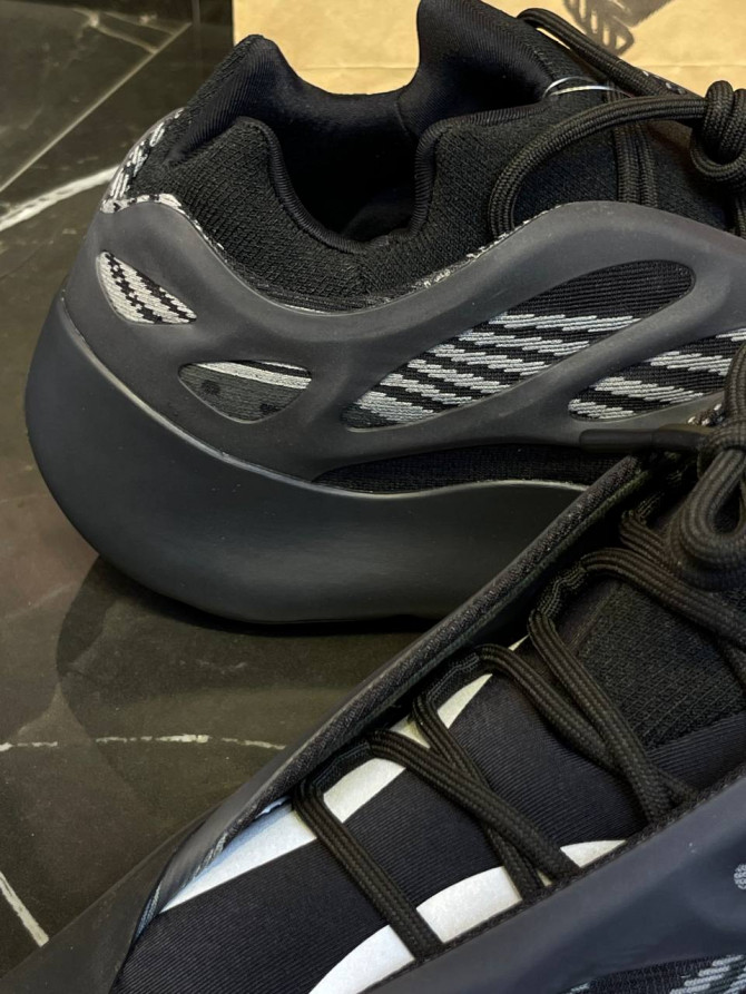 Yeezy 700 V3 Alvah — изображение 5