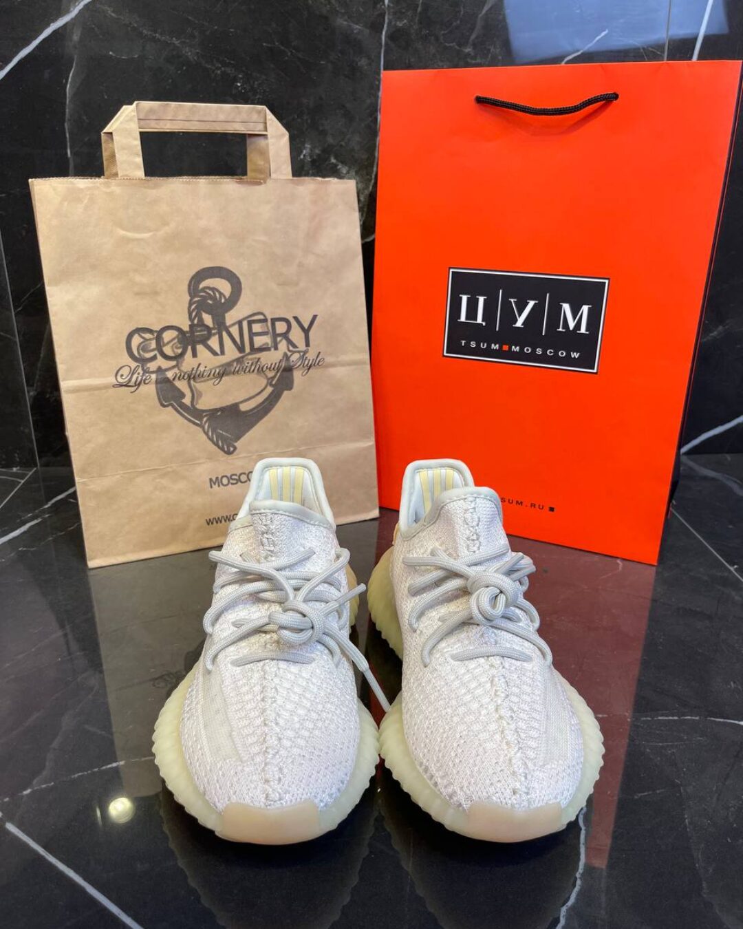 Yeezy 350 V2 Light — изображение 2