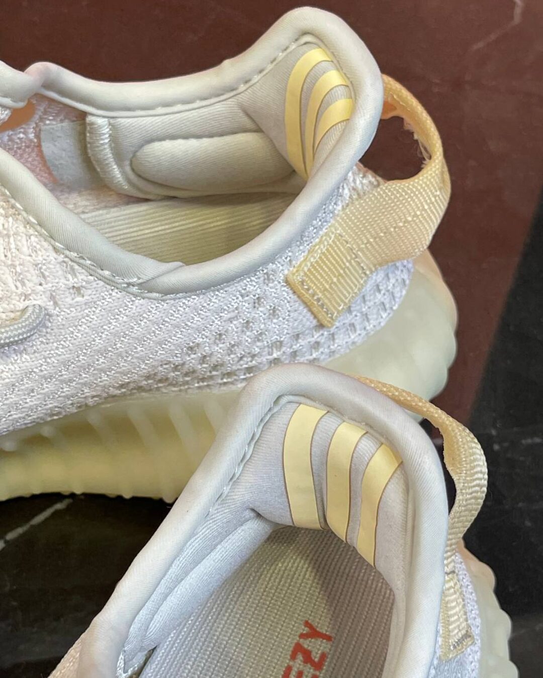 Yeezy 350 V2 Light — изображение 7