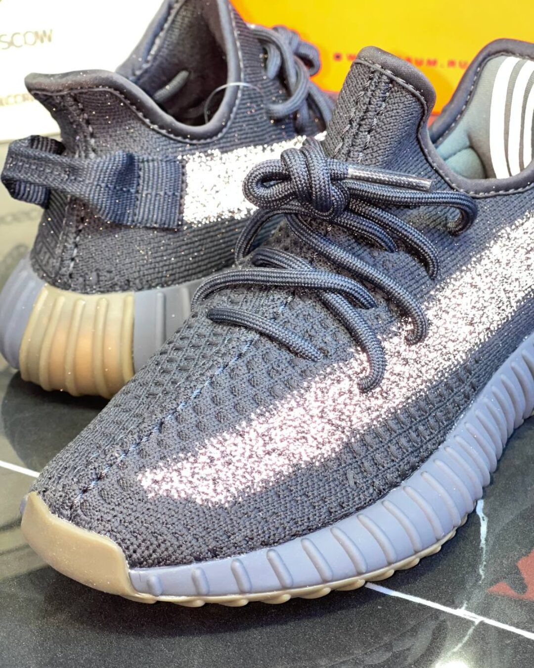 Yeezy 350 V2 Cinder Reflective — изображение 5