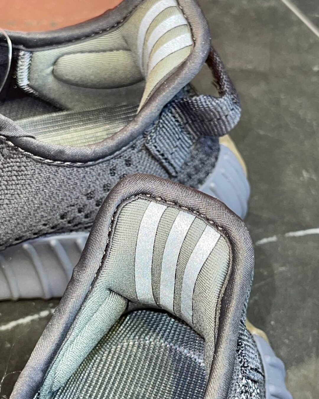 Yeezy 350 V2 Cinder Reflective — изображение 6