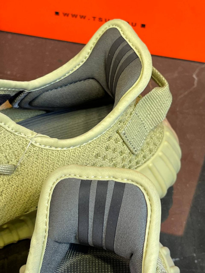 Yeezy 350 V2 Sulfur — изображение 6