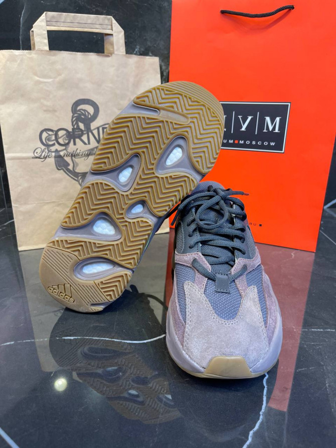 Yeezy 700 Mauve — изображение 5