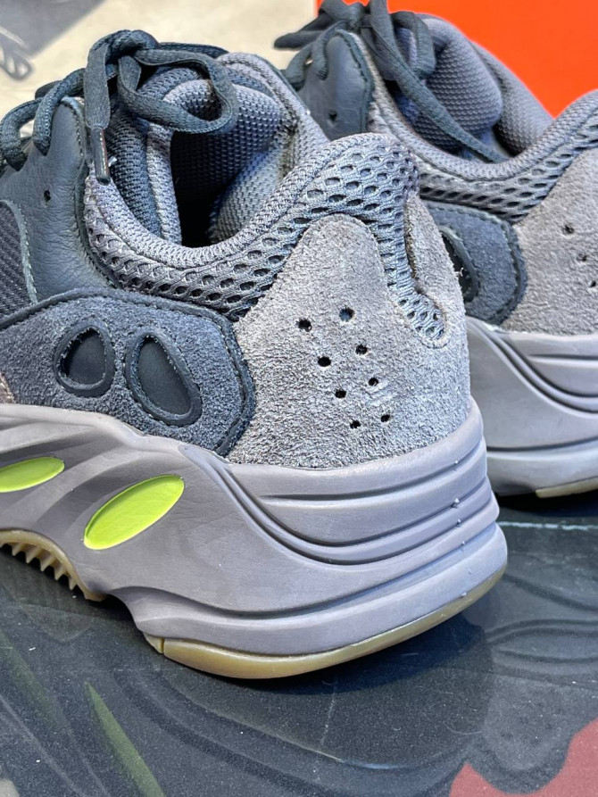 Yeezy 700 Mauve — изображение 7