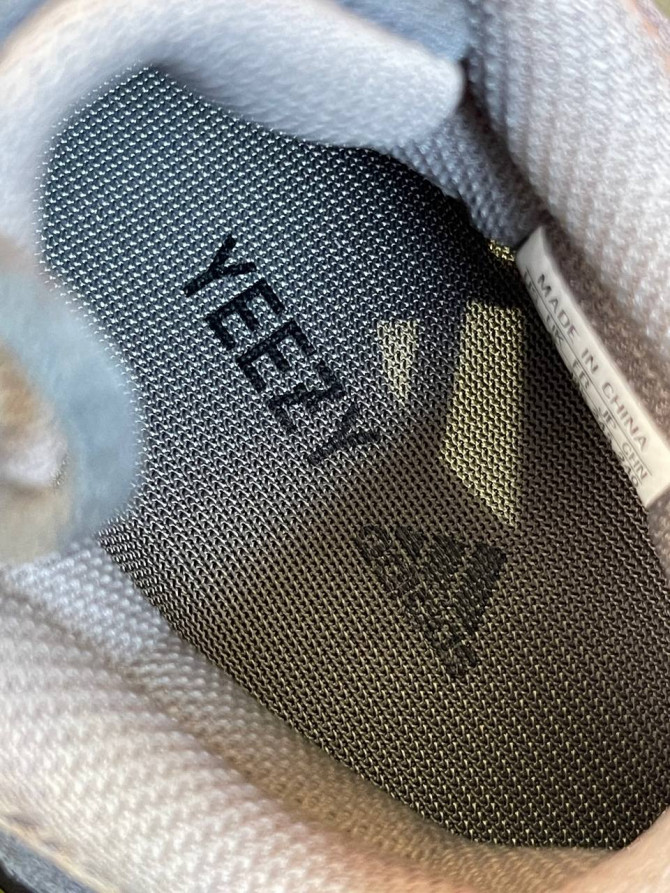 Yeezy 700 Mauve — изображение 8