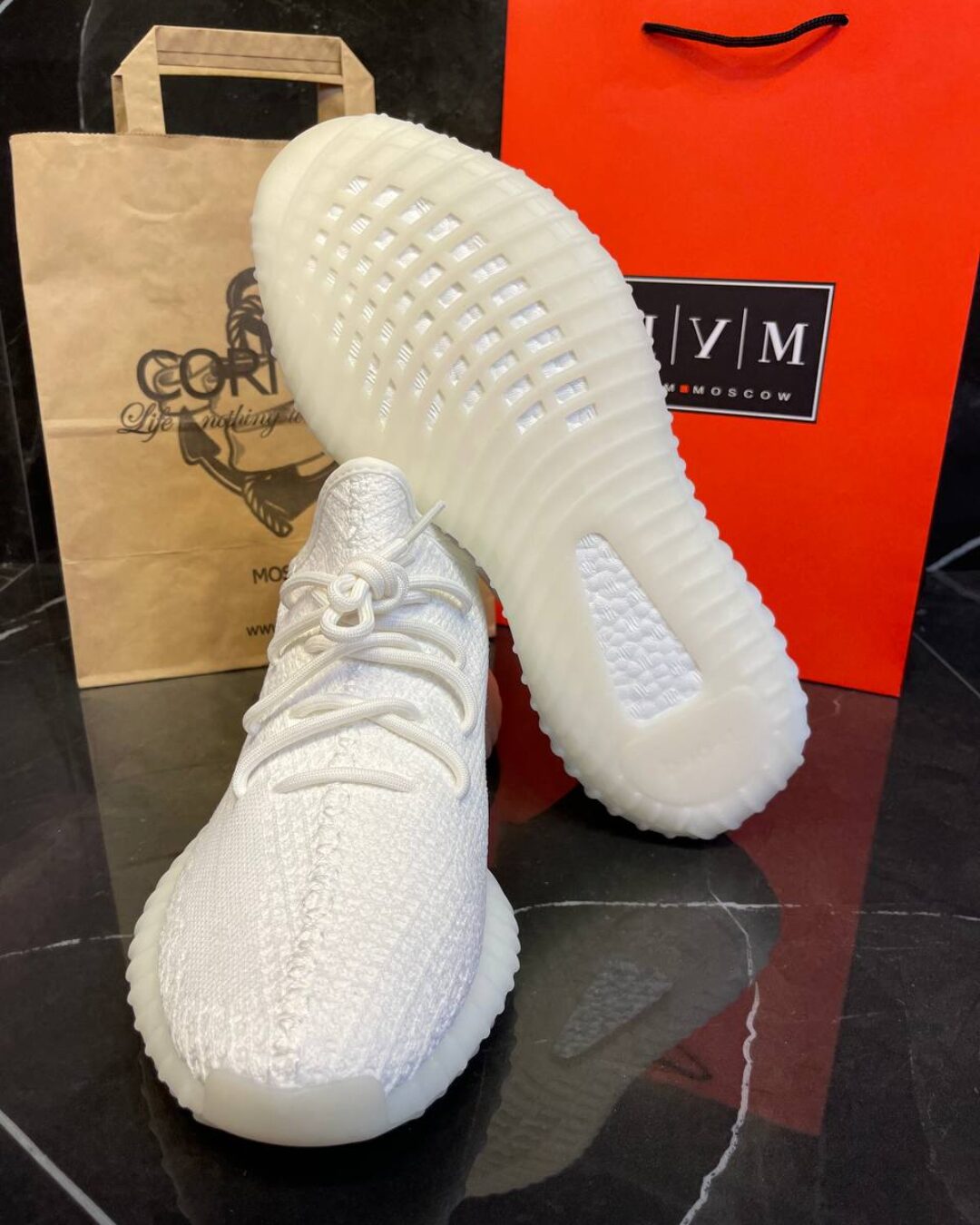 Yeezy 350 V2 Cream White / Triple White — изображение 6
