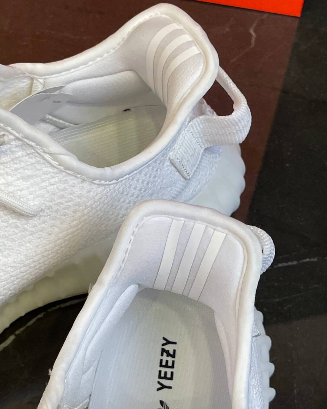 Yeezy 350 V2 Cream White / Triple White — изображение 5